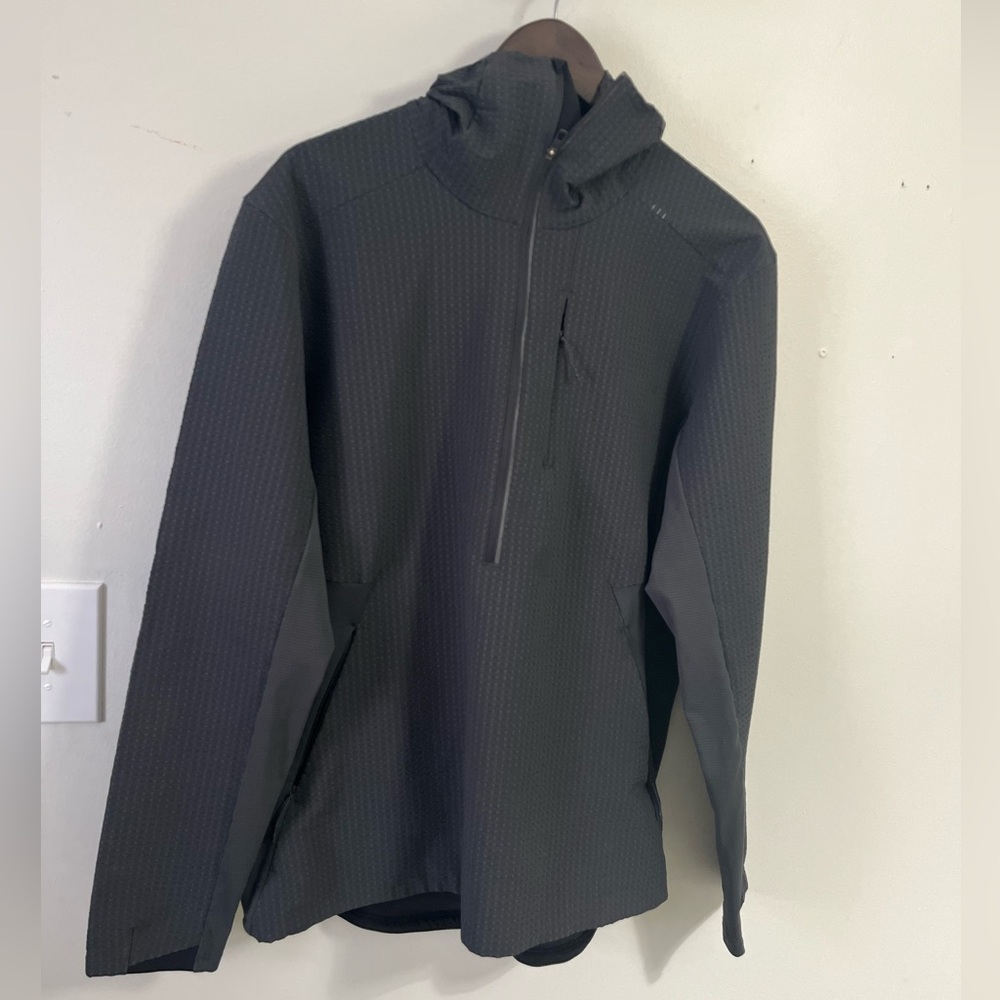 Lululemon men’s hooded cold weather half zip jacket grey large